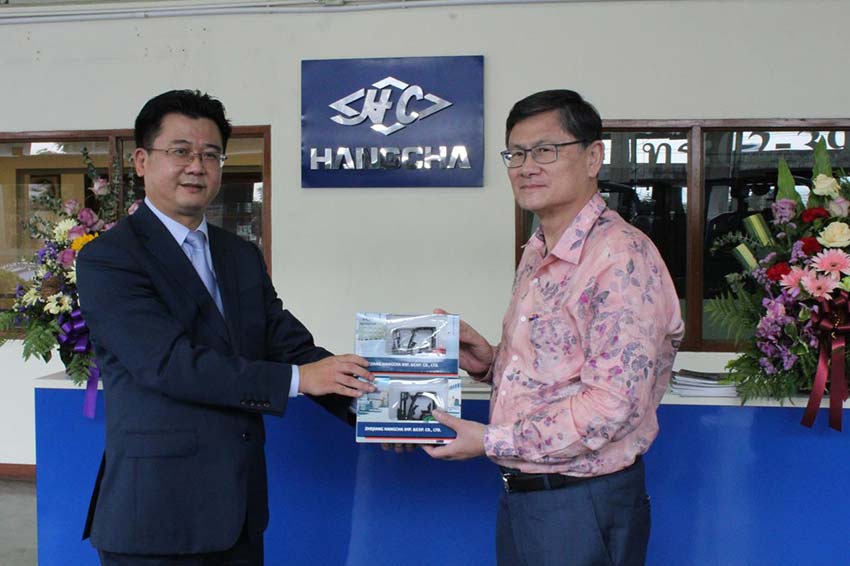 Minister of Higher Education, Scientific Research and Innovation of Thailand Visited H (4).jpg