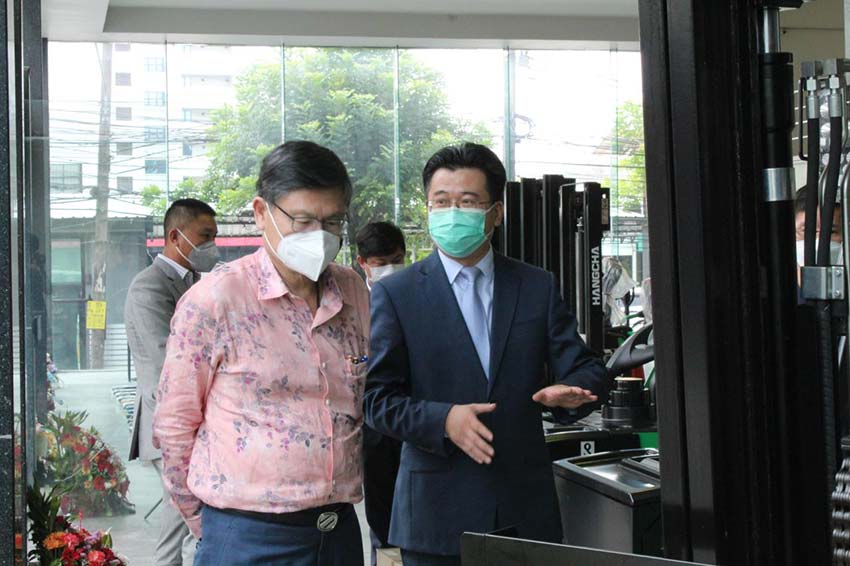 Minister of Higher Education, Scientific Research and Innovation of Thailand Visited H.jpg